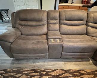 Power Reclining 6-Piece Sectional with Console & USB