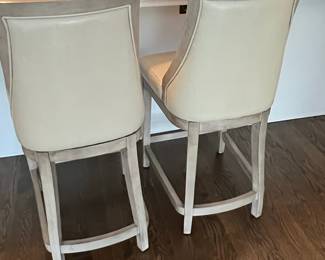 Set of 2 Maven Lane Vienna Counter Height Swivel Bar Stools (40.5'H)