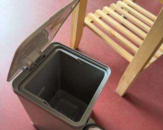 hand's free trash can  