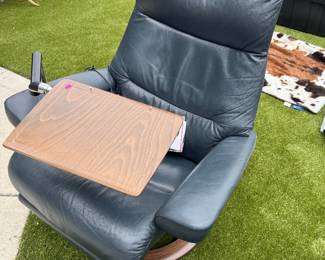 Ekornes Stressless Sunrise Chair - Powered, comes with computer table