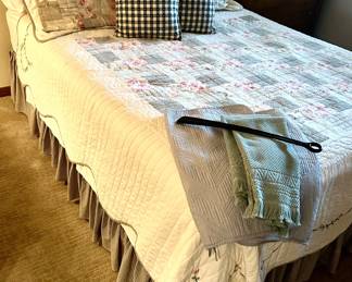 Queen comforter set