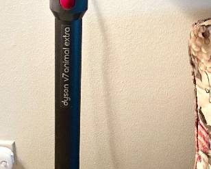 Dyson V7 wind tunnel Vacuum with attachments $75