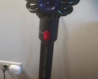 Dyson upright vacuum w/ attachments $75