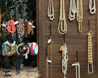 Vintage Costume Jewelry and Fashion Jewelry