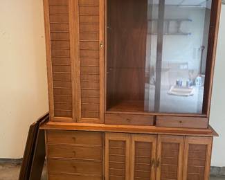 Beautiful bookcase / cabinet