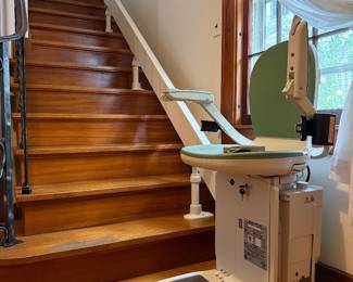 Acorn Curve 180 stair lift - like new $1500 OBO open to selling before sale! You must remove/haul