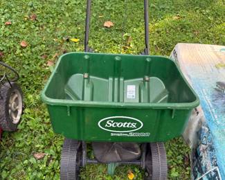 Scotts SpeedyGreen 2000 fertilizer spreader