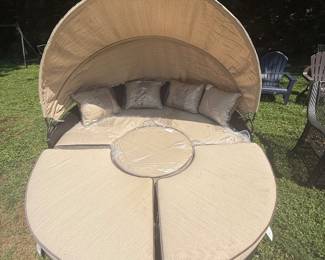 4pc Daybed Set w/Canopy (round ottoman)
