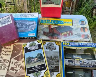 Buildings & More for HO Train Set Up
