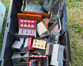 Vintage HO Buildings, Parts & More
