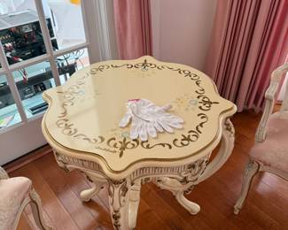 Accent table