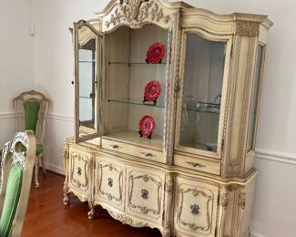 French Provincial style China cabinet Made by Union Furniture