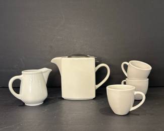 Deephouse Japan White Ceramic Coffee Pot with Creamer and Cups