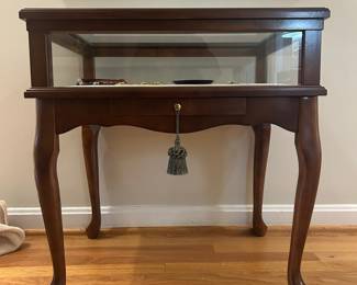 Bombay Company Queen Anne Style Display Table