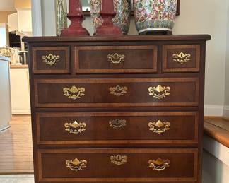Henredon Georgian Banded Mahogany Chest of Drawers