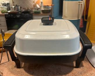 CorningWare Electric Skillet with Speckled Lid