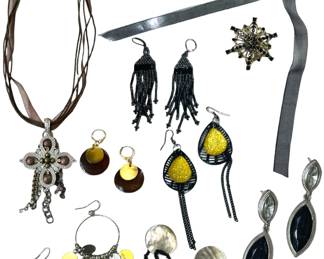 Costume Jewelry - Brooches, Necklaces, Pierced Earrings, Rings