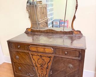 139 AntiqueArtDecoStyleDresserwOrnateMirrorDecorativeEtching