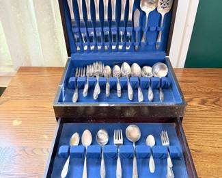 41 VintageTudorPlateOneidaCommunitySilverwareSet