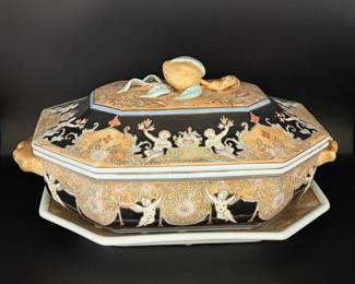 19 HongKongPorcelainCoveredVegetableTureenwUndertrayGiltCherub