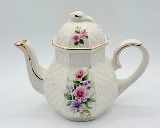 162 VintageArthurWoodEnglandTeaPotwBasketWeaveRosesGoldTrim