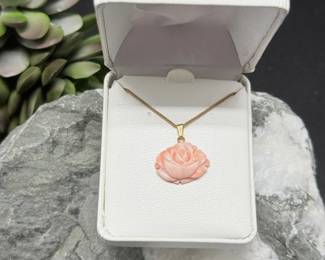 8 14KGoldNecklacewPinkCoralFlowerPendantSize2041g