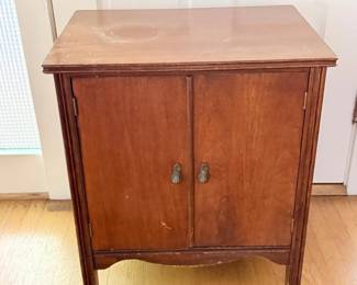 172 VintageWoodenLPRecordStorageCabinetwDividers