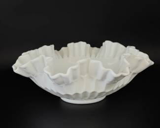 190 VintageFentonSilverCrestWhiteMilkGlassBowl