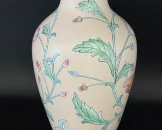 92 VintageToyoChinesePorcelainFloralVaseByHFPMacau