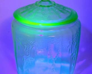31 VintageAnchorHockingCameoGreenDepressionGlassCookieJar