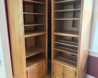 118 TraditionalWoodenSolidOakBookcasewStorage
