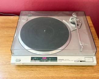 28 VintageTechnicsSLQX200QuartzDirectDriveTurntable