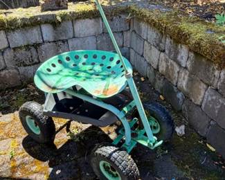 186 RollingGardenScooterwSwivelTractorSeatHandle