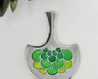 17 DavidAndersonNorwaySterlingPendantGreenEnamelScales1570g