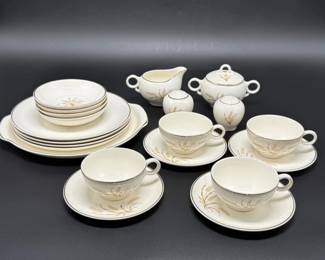 142 VintageUniversalPotteriesBallerinaDinnerSet
