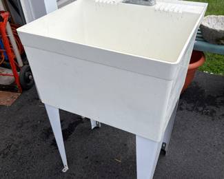 Utility sink