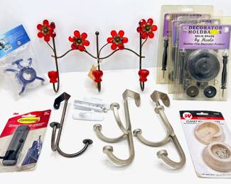 New Pier 1 Imports Flower Wall Hook, Over The Door Hooks & Other Holdbars & Wall Hooks Lot #: 132