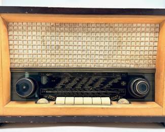 Vintage Emud T7 Mid-Century Modern AM/FM Radio Manufactured In West Germany Lot #: 11