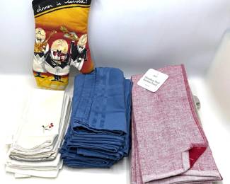 7 New With Tags Ritz Kitchen Towels, 16 Blue Cloth Napkins, Vintage Napkins & Oven Mitt Lot #: 131