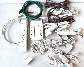  12 Extension Cords & Power Strips Lot #: 172