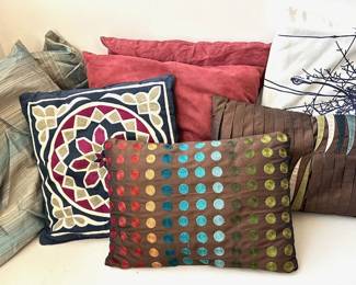 8 Throw Pillows, 2 From Pier 1 Imports Lot #: 59