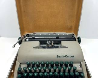 Vintage Smith Corona Portable Typewriter In Case Lot #: 31