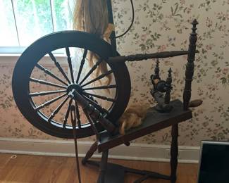 Antique spinning wheel