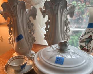 Old Paris covered dish