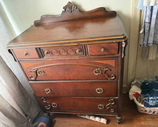 Lot 52: Dresser