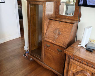 Lot 51: Cabinet