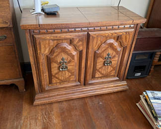 Lot 53: Cabinet