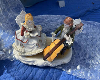 Lot 43: Figurine’s