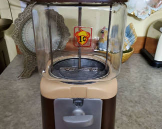 Lot 39: 1 Cent Peanut Dispenser.