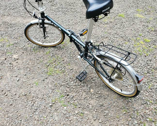 Lot 20: Dahon Boardwalk Folding Bike